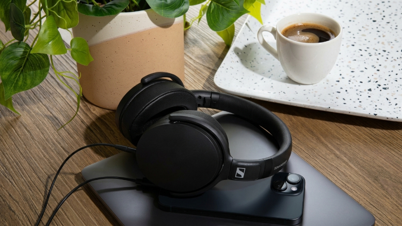 Sennheiser HD 400U: закрытые наушники для смартфона и ноутбука