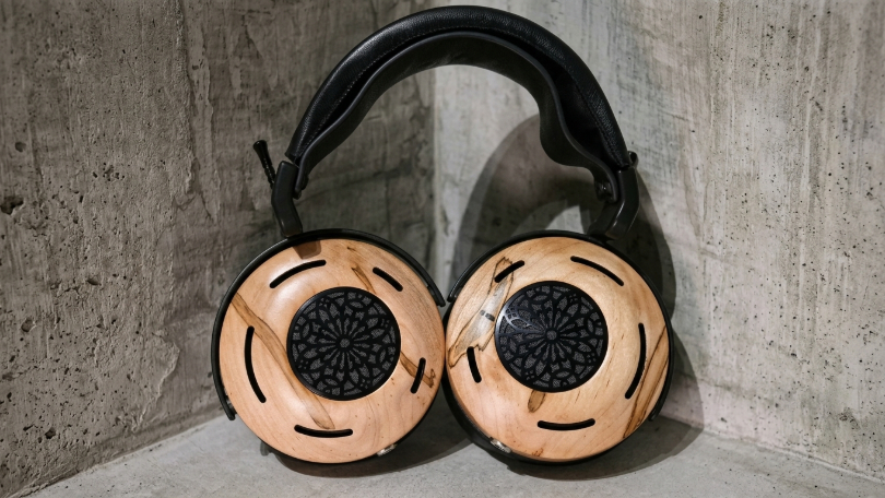 ZMF Auteur Classic Aluminum Black: деревянные чашки и глубокий динамик