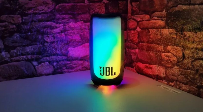JBL Pulse 5 - акустическая система для вечеринок.