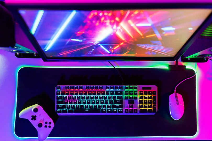 Вид сверху на рабочий стол