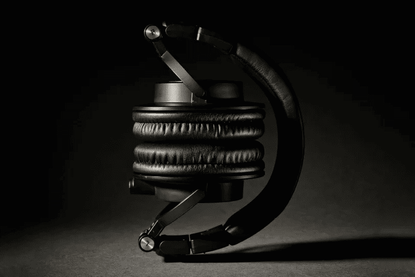 Дизайн и конструкция: классика в чёрном исполнении