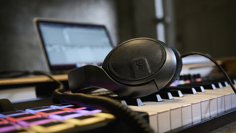 Sennheiser HD 400 PRO: студийные наушники для контроля микса
