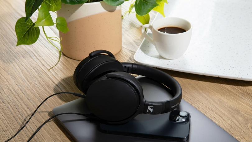Sennheiser HD 400U Black: проводная модель со съёмным кабелем USB-C