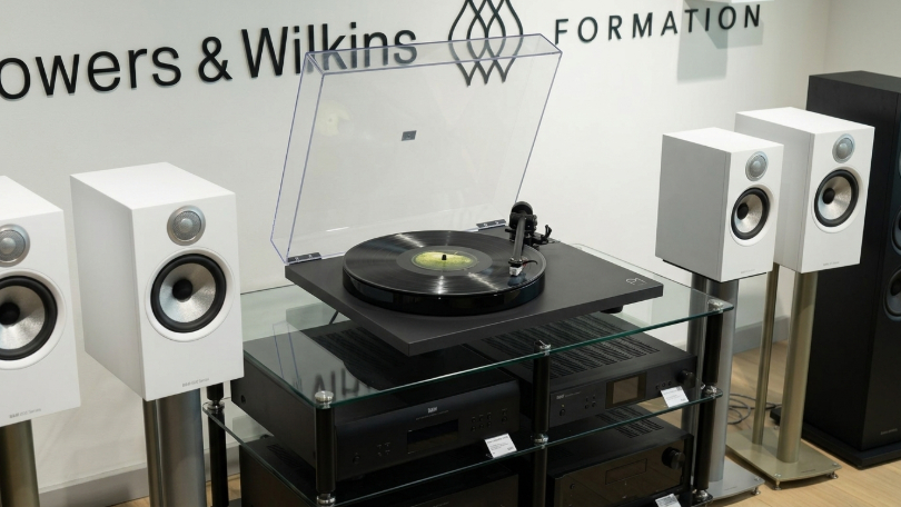 Rega Planar 1 Plus Matte Black