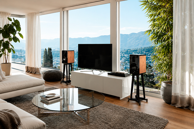 Quad Revela 1 Walnut Black — ленточный твитер и аккуратная сцена