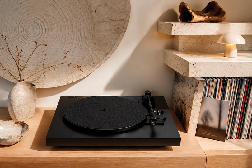 Pro-Ject A1.2 OM 10 Uni Black — бескомпромиссная автоматика с Hi-Fi звуком