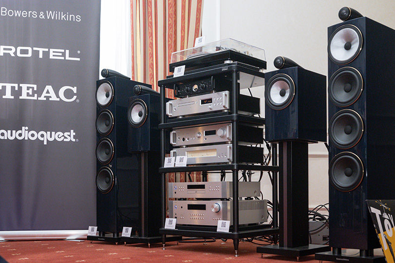 Звезды Hi-Fi: Bowers & Wilkins, TEAC, Rotel и Denon в комнате 1009