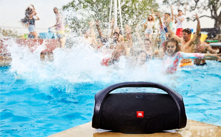 JBL_Boombox_Waterproof_Feature03.jpg