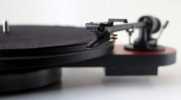 Проигрыватель винила Pro-Ject Elemental Phono USB OM5E Red Black - рис.2