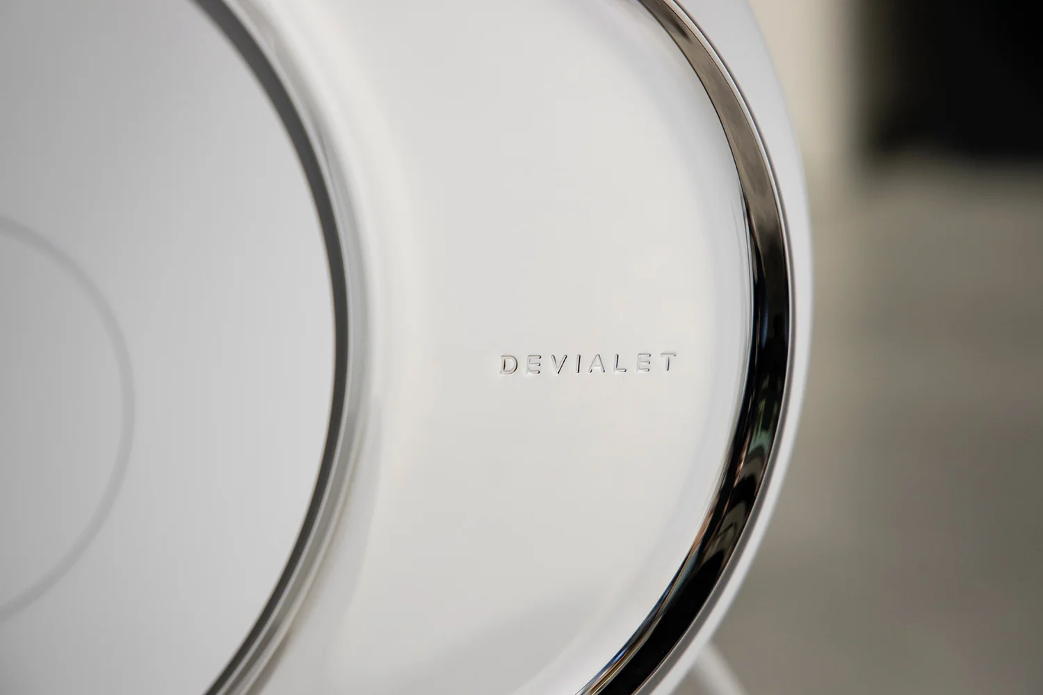 Купить беспроводную акустику Devialet Phantom I 103 dB Light Купить беспроводную акустику Devialet Phantom I 103 dB Light