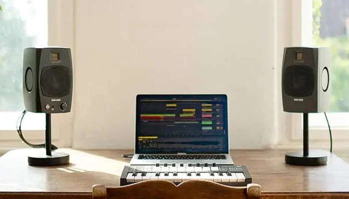 ADAM AUDIO D3V