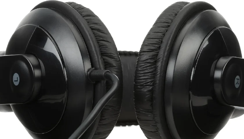 Универсальная совместимость Behringer HPM1000-BK