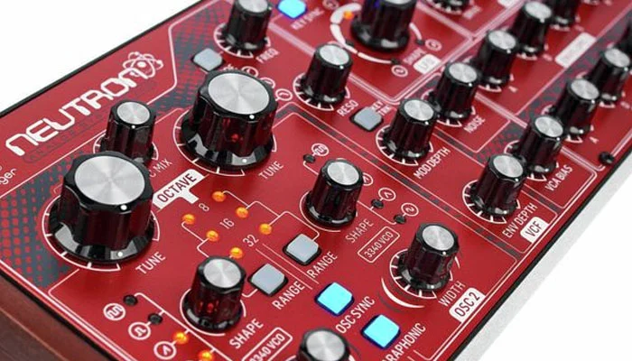 Полумодульный аналоговый синтезатор