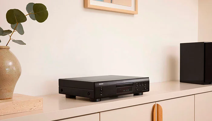 Denon DCD-900NE — CD-проигрыватель.