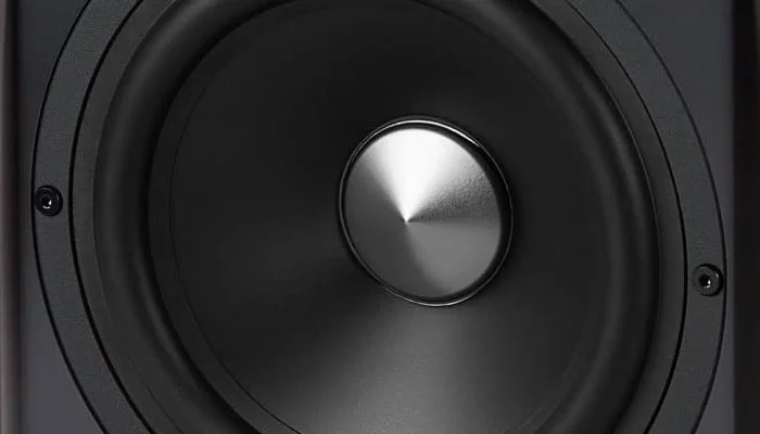 Мощный сабвуфер с частотой от 40 Гц