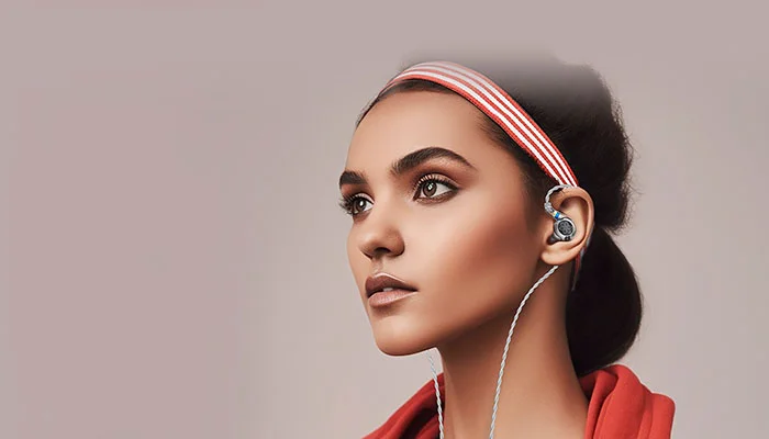 Эргономичный дизайн наушников FiiO FD11.