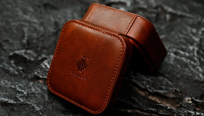 Футляр из искусственной кожи