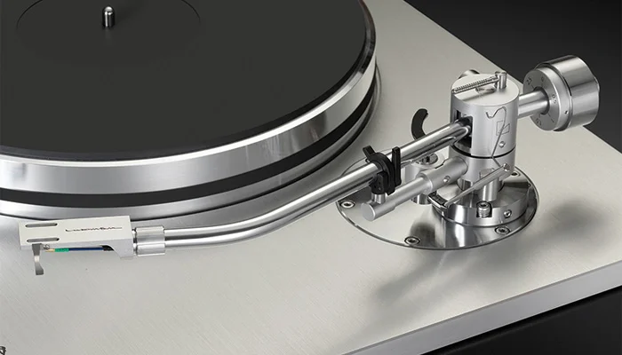 Недавно разработанный, полностью оригинальный тонарм LTA-710