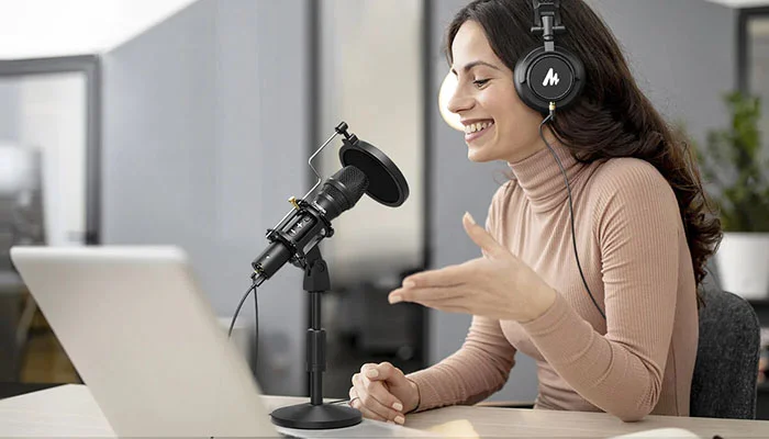 Maono AU-HD300S — динамический XLR/USB-микрофон.