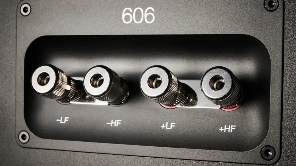 Bowers & Wilkins 606 S3