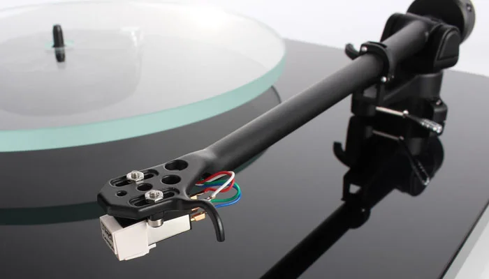 Rega RB220 - продвинутый тонарм начального уровня