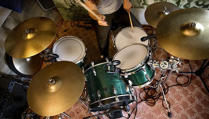 Shure PGADRUMKIT7 - комплект микрофонов для ударных в кейсе.