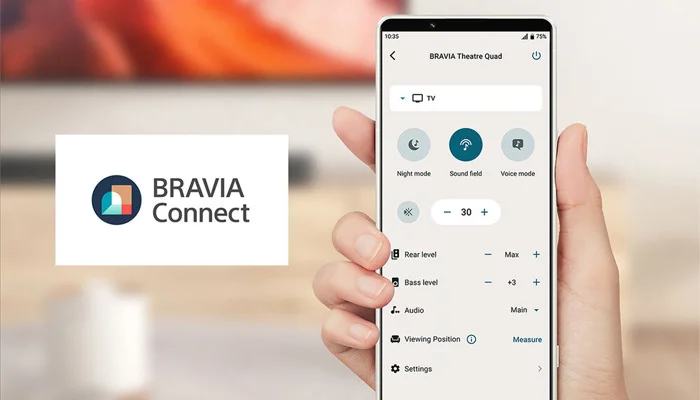 Боковые динамики наполняют комнату звуком