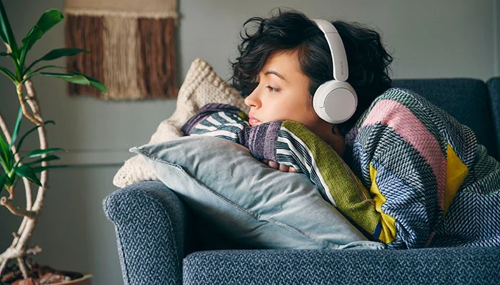 Sony WH-CH520 - беспроводные накладные наушники.