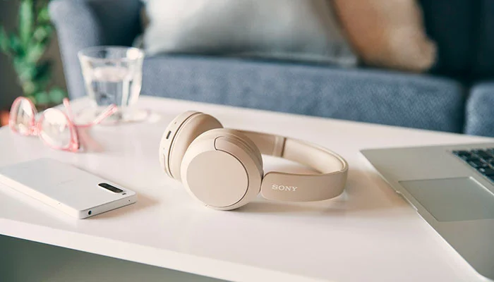 Sony WH-CH520 - беспроводные наушники с многоточечным подключением.