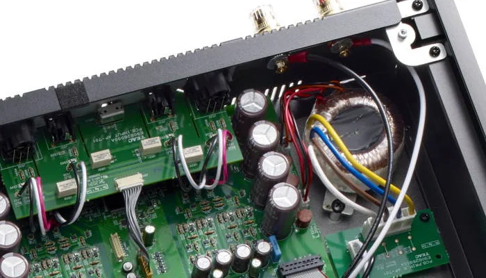 Конструкция без вентиляторов благодаря эффективной системе охлаждения