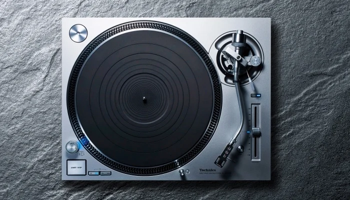 Первая ступень нового поколения поворотных столов Technics с прямым приводом