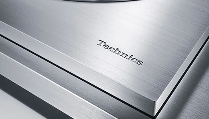 Жесткий корпус и кремниевый изолятор с высоким демпфированием