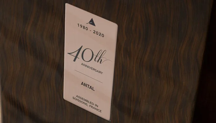 Корпус из МДФ с отделкой из шпона Корпус из МДФ с отделкой из шпона