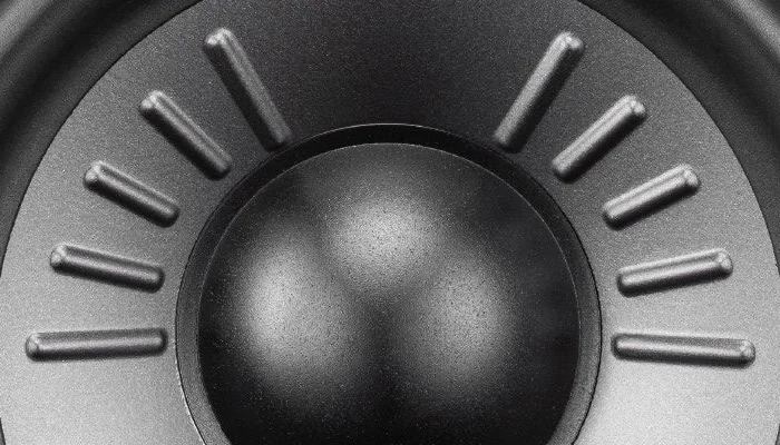 Klarity - новый материал конуса. Низкий уровень окрашивания звука