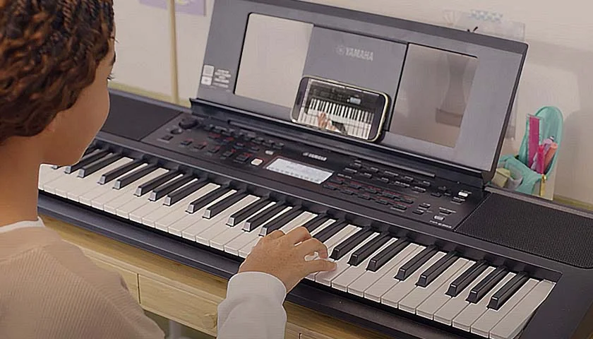 Yamaha PSR E383 Black