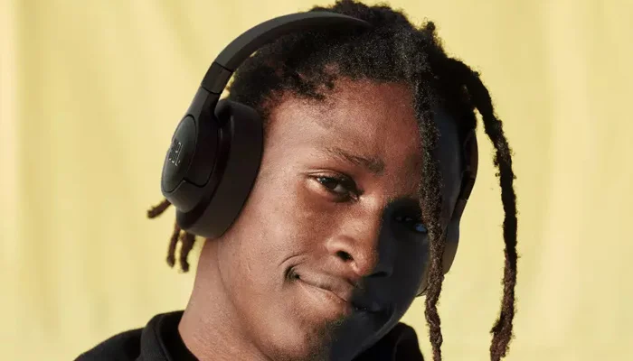 Телефонные звонки в режиме громкой связи + голосовые помощники