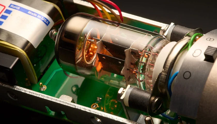 Насыщенное звучание ламповых микрофонов благодаря обновленным компонентам