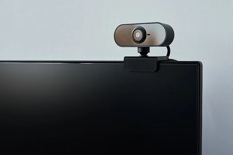 Пример установки камеры на мониторе