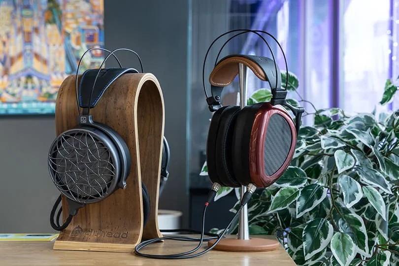 Пример электростатических наушников