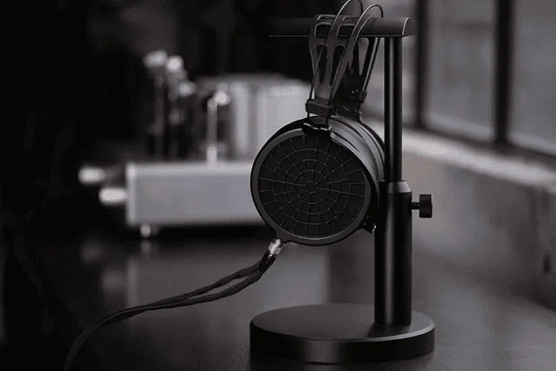 Пример открытых наушников от Dan Clark