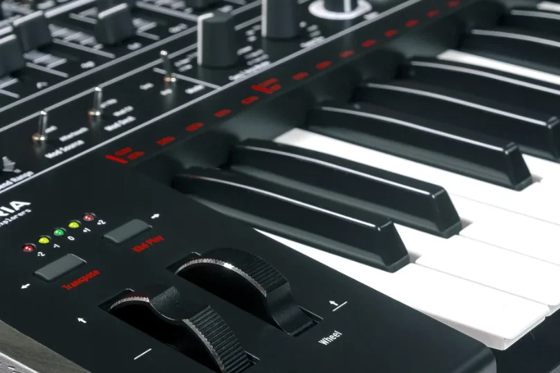 Синтезаторная клавиатура