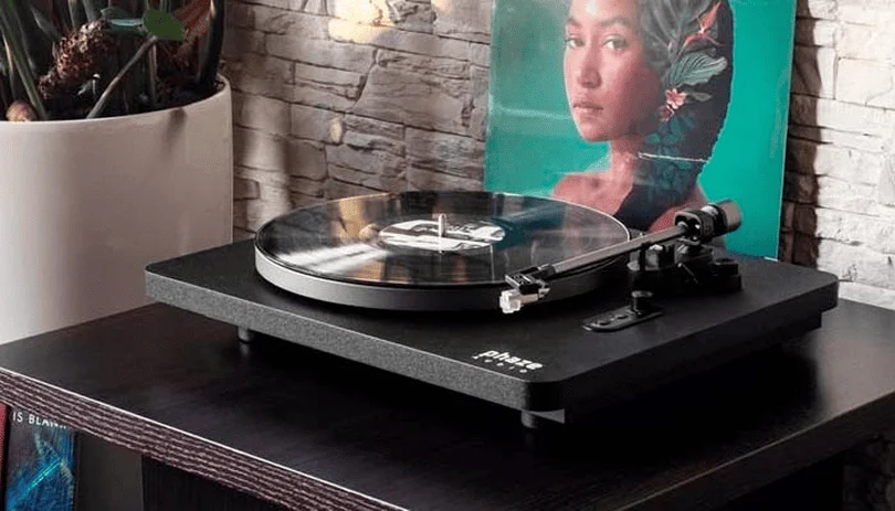 Расположение проигрывателя на устойчивой поверхности