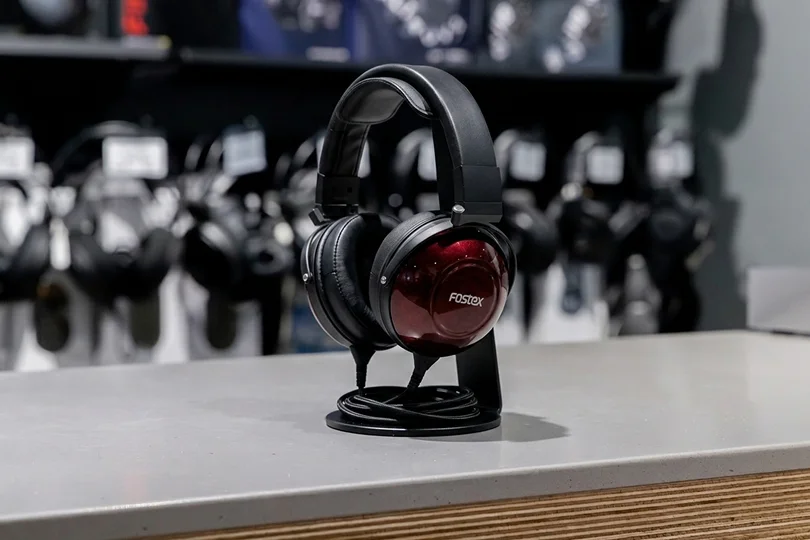 Fostex TH900 MK2 Red Limited Edition — пример сохранения интереса к эмоциональному high-end звучанию