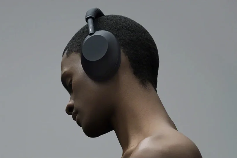 Sony WH-1000XM6 - Автономность и быстрая зарядка