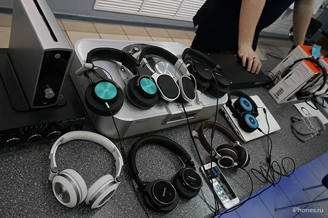 KEF AKG Sony Philips iPhone 6