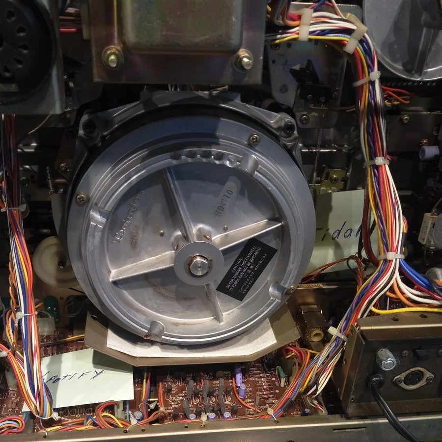 Внутри Technics 1506-U (фото 2)