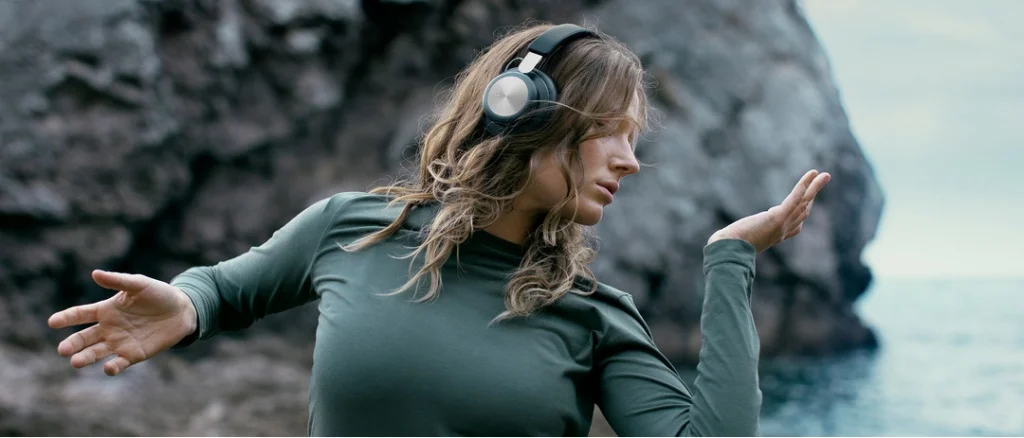 Bang&Olufsen_BeoPlay_H4