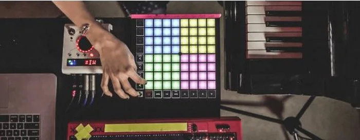 DJ контроллер Novation Launchpad X