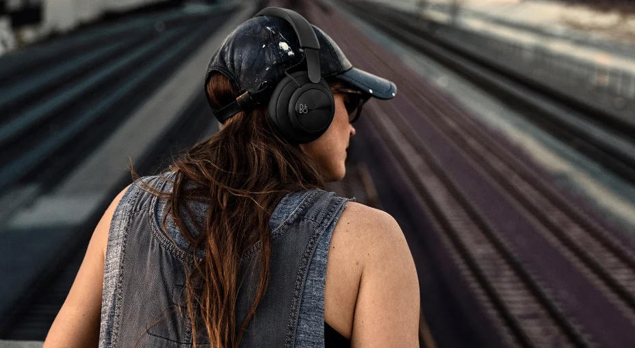 Bang&Olufsen_BeoPlay_H4