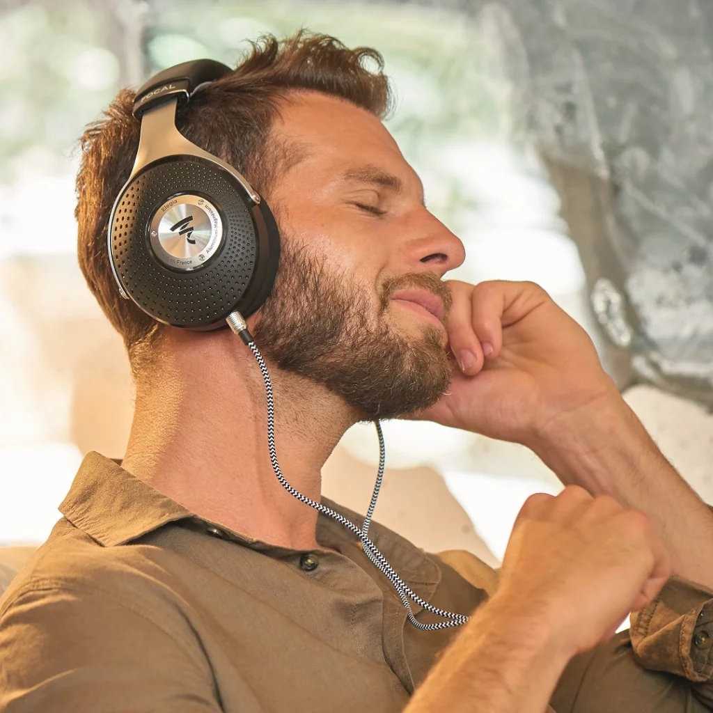 Focal Elegia - полноразмерные Hi-End наушники закрытого типа